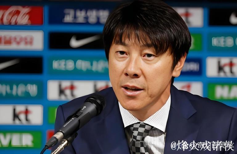 韩前主帅申台龙微笑掌掴球员被控多年施暴 韩前主帅申台龙微笑掌掴球员被控多年施暴